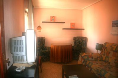 Quarto de solteiro.  2