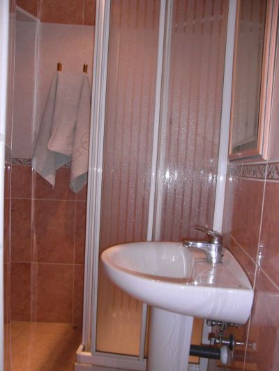 Stanza singola · Con bagno privato.  6