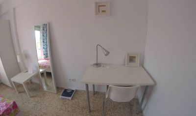 Quarto de solteiro.  2