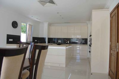 Terraced house · 5 bedrooms.  10