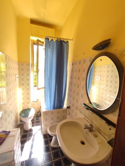 Single room · Females.  2
