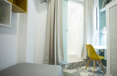 Enkele kamer · Met eigen badkamer.  2