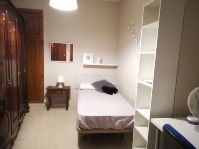 Yhden hengen huone · Naiset.  12