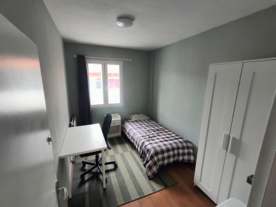 Einzelzimmer.  8