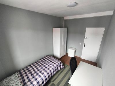 Einzelzimmer.  11