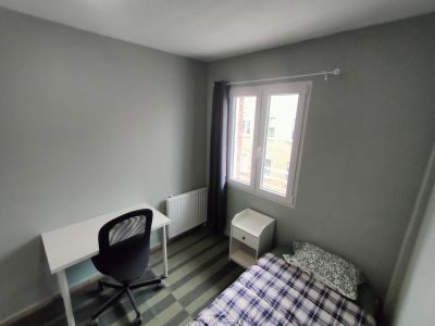 Einzelzimmer.  18