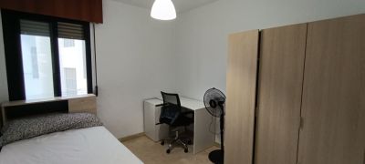 Yhden hengen huone.  2