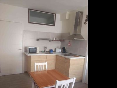 Kawalerkę · 2 pokoje.  2