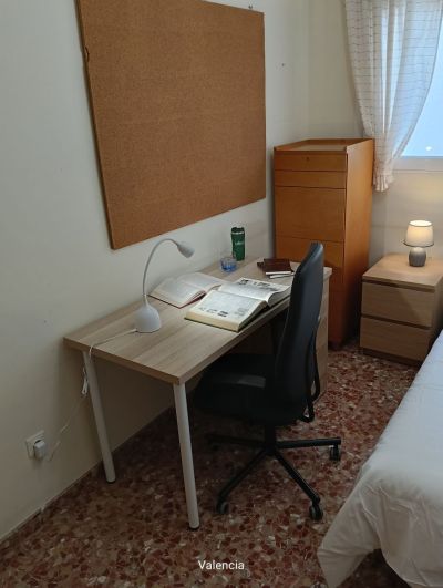 Chambre simple &middot; salle de bains.  14