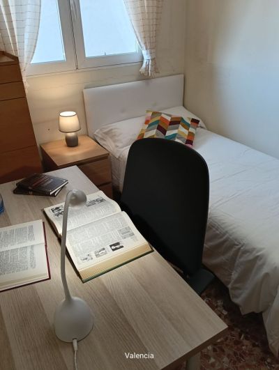 Chambre simple &middot; salle de bains.  15