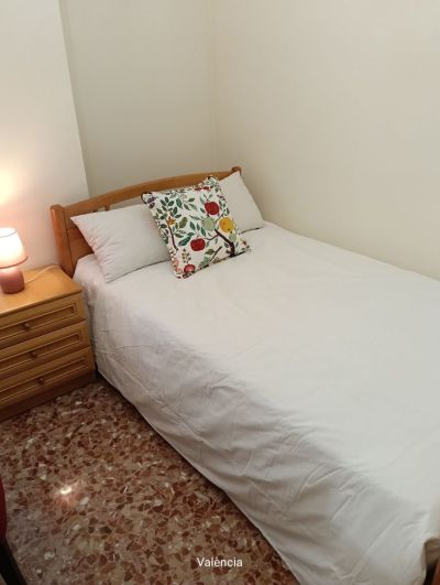 Chambre simple &middot; salle de bains.  17