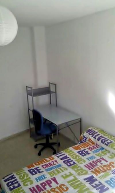 Quarto de solteiro.  8