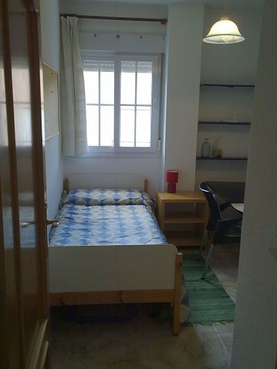 Quarto de solteiro.  2